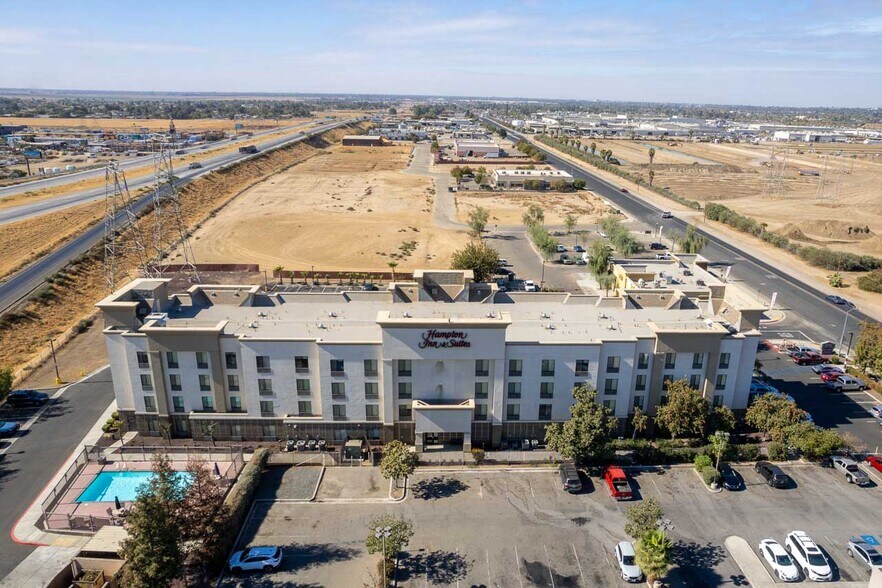 More Photos Of 7941 E Brundage Ln, Bakersfield Hotel For Sale