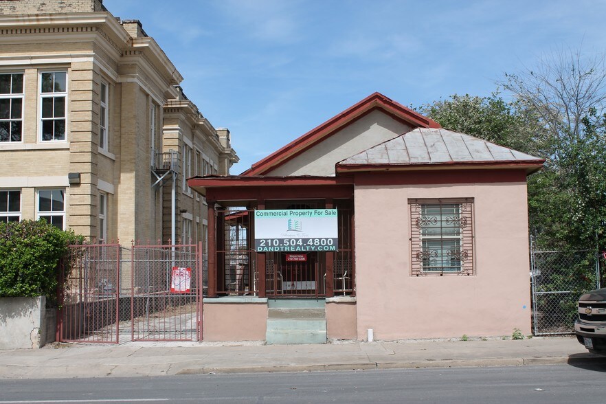 More Photos Of 233 W Travis St, San Antonio Storefront Retail Office For Sale