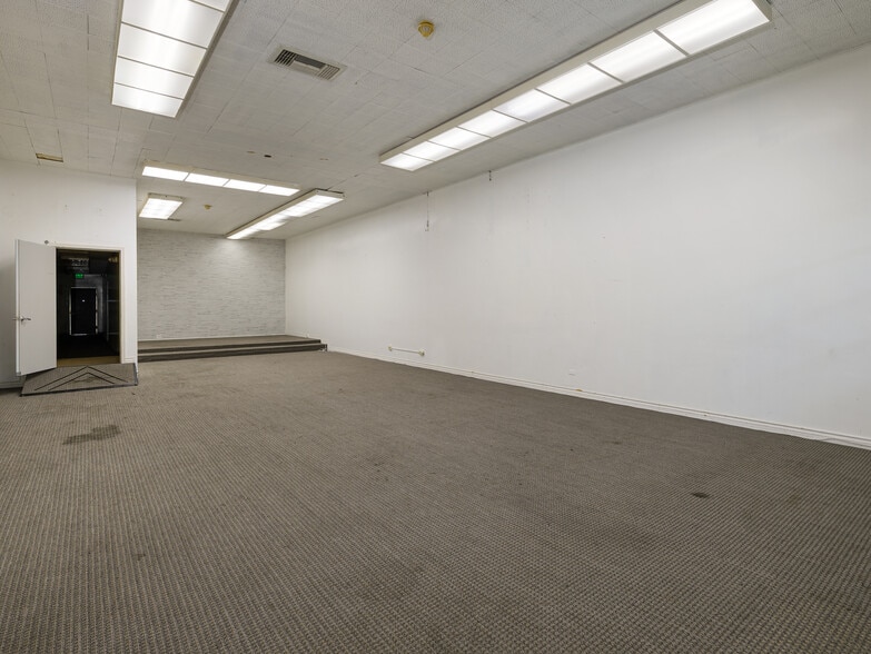 More Photos Of 320-330 E Manchester Blvd, Inglewood Bank For Lease