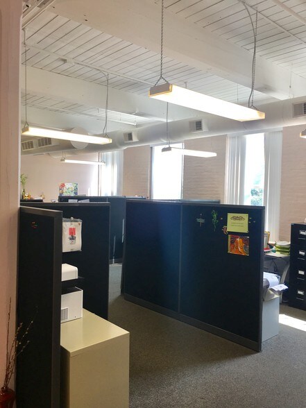 More Photos Of 296 Nonotuck St, Northampton Warehouse For Lease