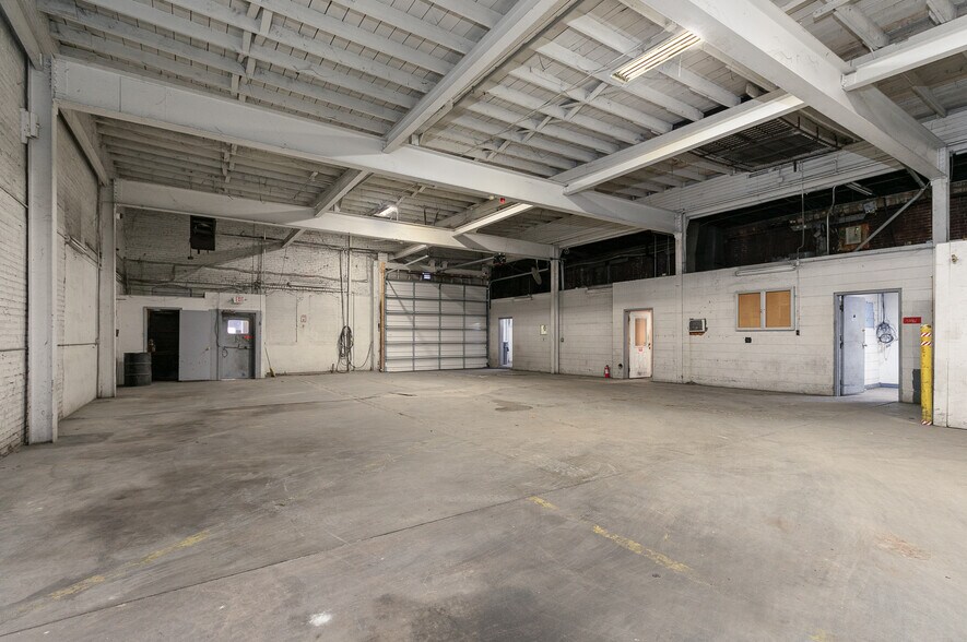 More Photos Of 530 W McDaniel St, Springfield Industrial For Lease