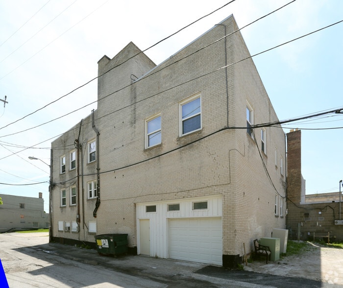 More Photos Of 916-918 Milwaukee Ave, South Milwaukee Apartments For Lease