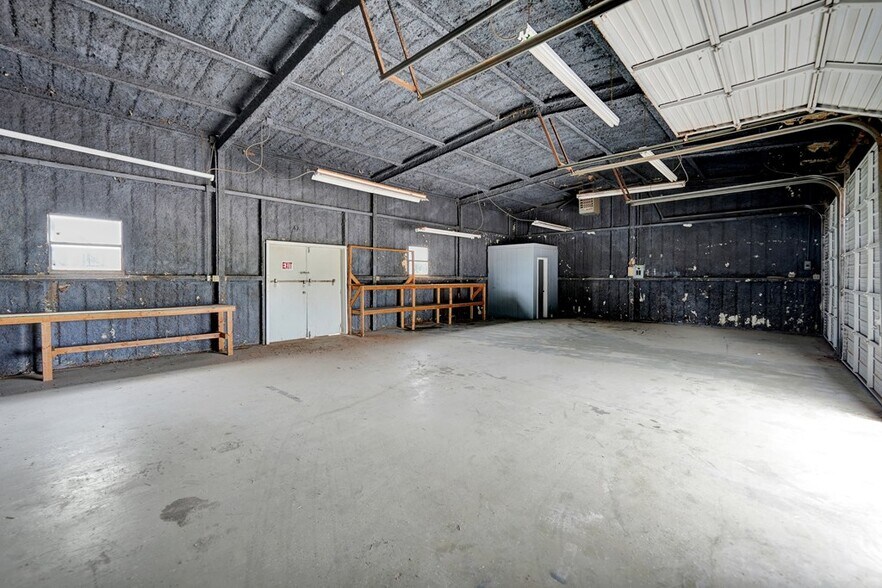 More Photos Of 1418 W County Road 140, Midland Warehouse For Lease