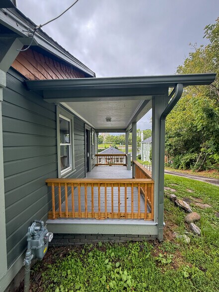 More Photos Of 3 Orchard Pl, Asheville Office For Sale