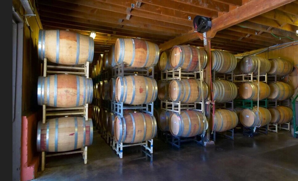 More Photos Of 14600 S Highway 101, Hopland Winery Vineyard For Sale