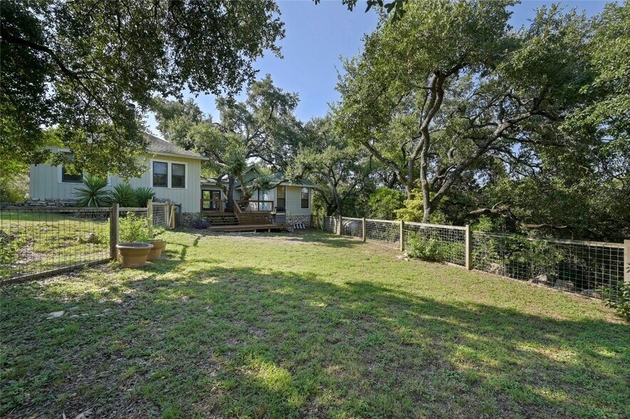 More Photos Of 167 N Tumbleweed Trl, Austin Specialty For Sale