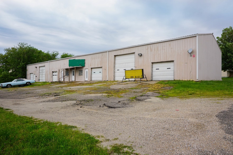More Photos Of 1126 Old Route 66, Saint Robert Office For Sale