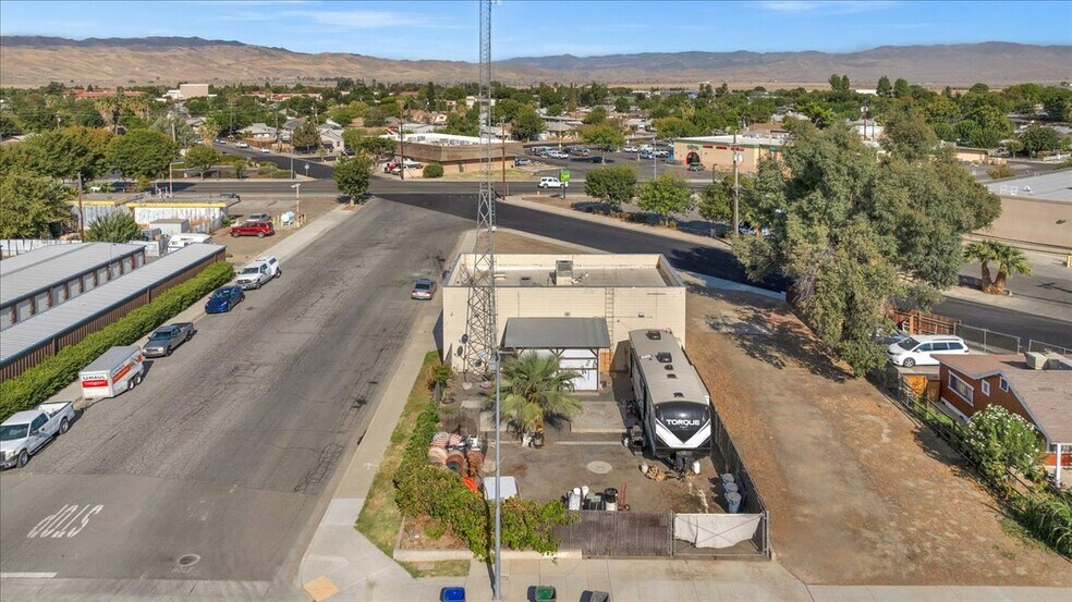 More Photos Of 100 1st St, Coalinga Radio TVTransmission Facilities For Sale