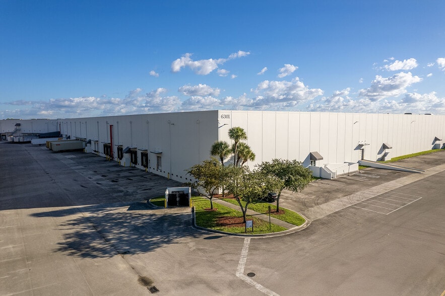 More Photos Of 6301 E 10th Ave, Hialeah Warehouse For Lease