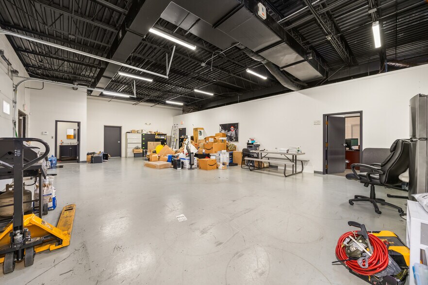 More Photos Of 304 Howard Ave, Des Plaines Light Distribution For Sale