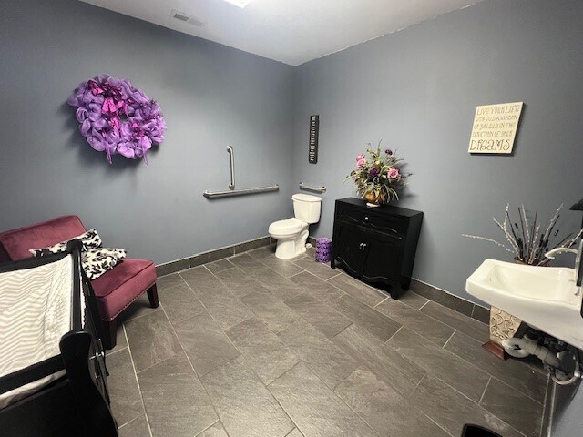 More Photos Of 105 McCreary St, Fort Branch Storefront Retail Office For Lease