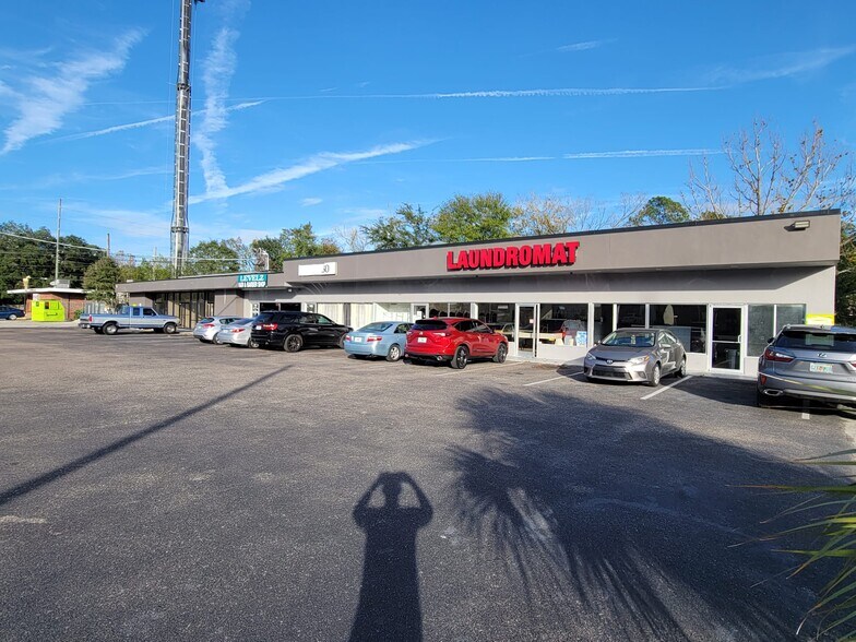 More Photos Of 2013-2023 Jammes Rd, Jacksonville Storefront For Lease