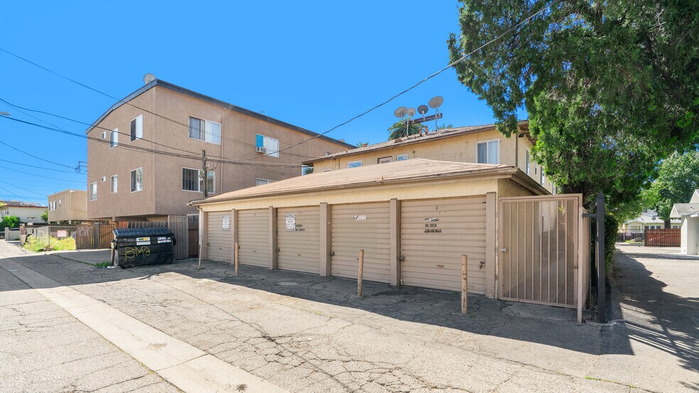 More Photos Of 14643 Friar St, Van Nuys Apartments For Sale