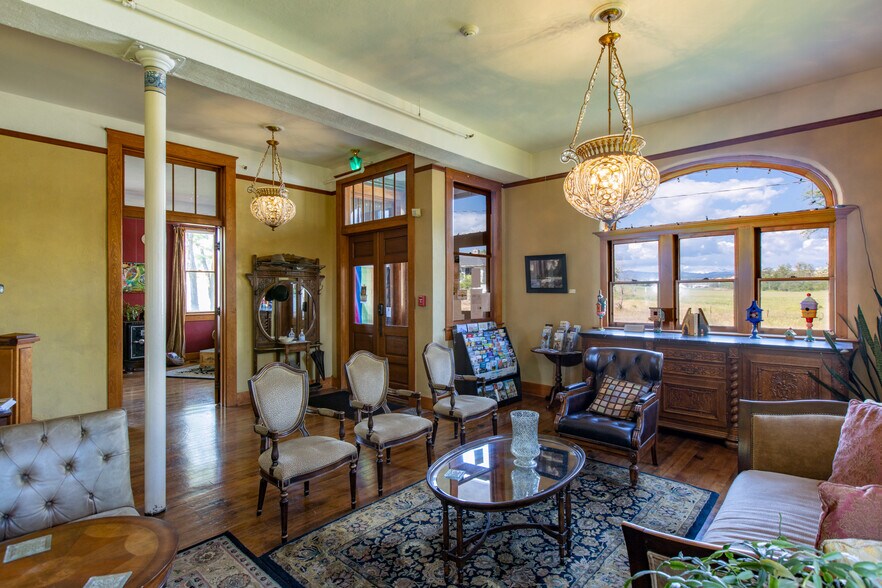 More Photos Of 40 SE Heimrich St, Dufur Hotel For Sale