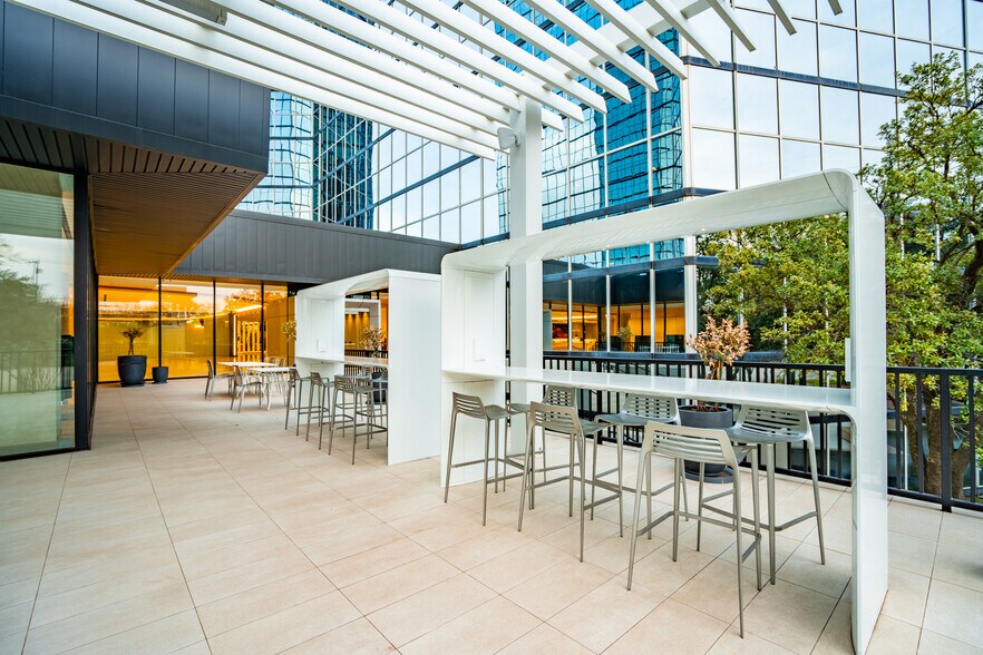 More Photos Of 5400 Lyndon B Johnson Fwy, Dallas Unknown For Lease