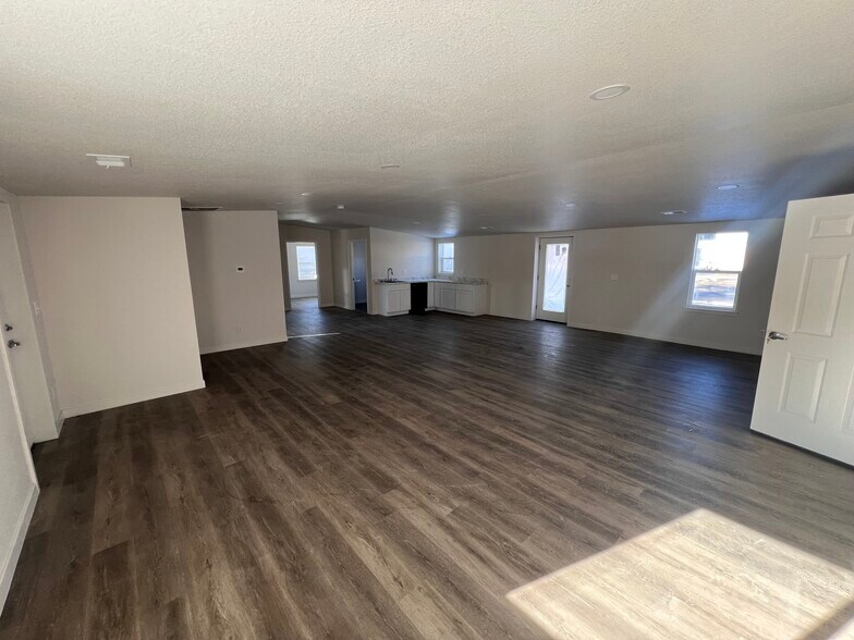 More Photos Of 2322/2326 North Lincoln Ave, Loveland Industrial For Sale