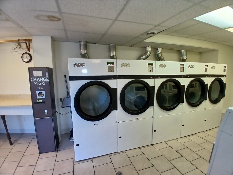 More Photos Of 326 Main St, Wausaukee Bowling Alley For Sale