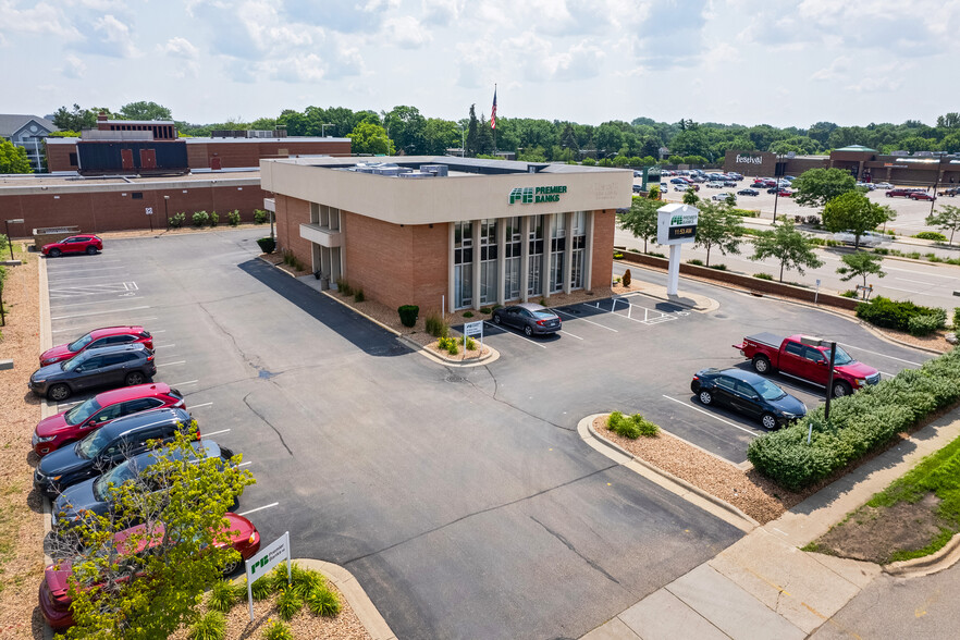 Primary Photo Of 500 W 98th St, Bloomington Bank For Lease