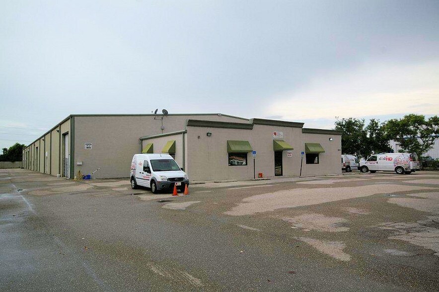 More Photos Of 830 NE 24th Ln, Cape Coral Warehouse For Sale