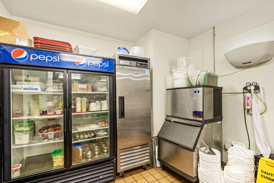 More Photos Of 5100-N Star Blvd, Great Falls Storefront Retail Office For Sale