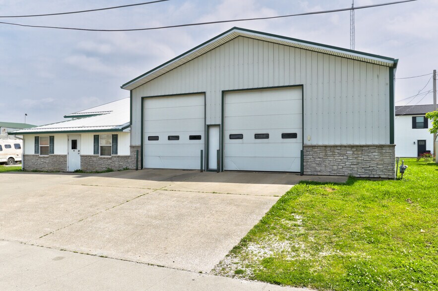 More Photos Of 206 & 208 S Meridian St, Washington Office For Sale