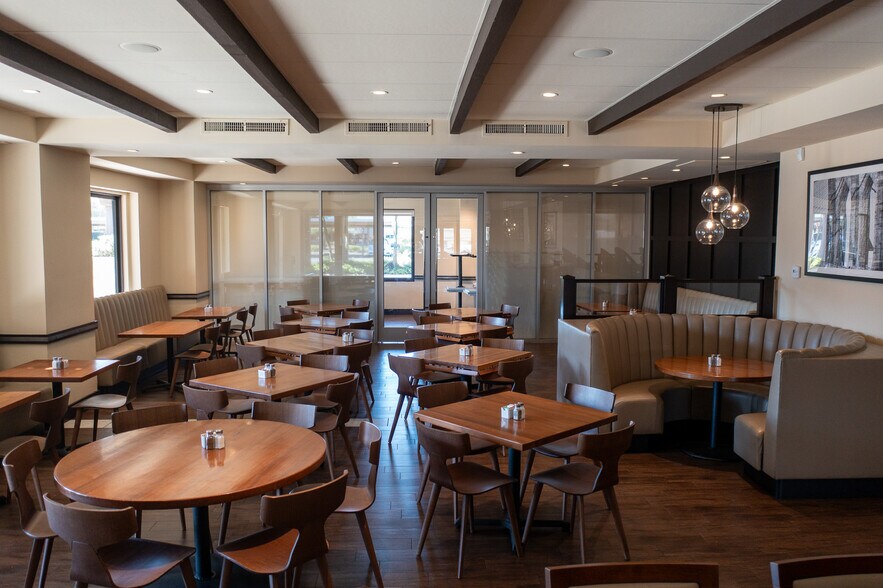 More Photos Of 74225 Highway 111, Palm Desert Restaurant For Lease