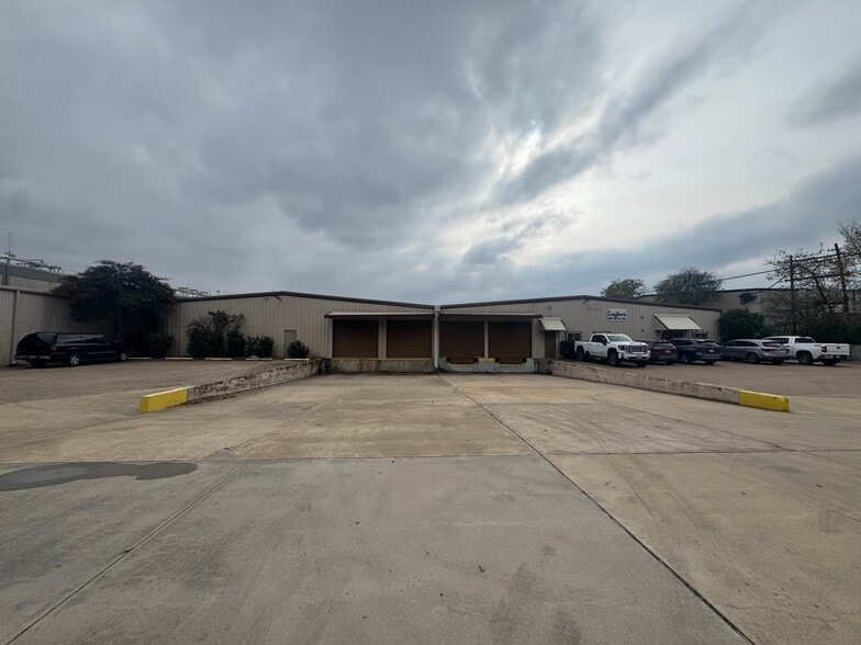 Primary Photo Of 2202 E Union Bower Rd, Irving Distribution For Lease