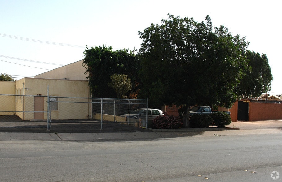 More Photos Of 490-498 E Duarte Rd, Monrovia Manufacturing For Lease