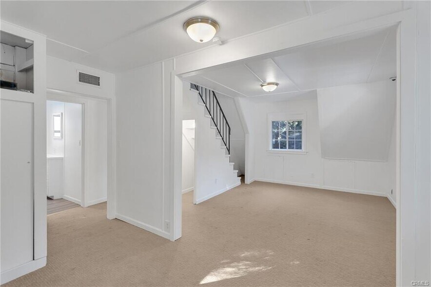 More Photos Of 26890 CA-189 Hwy, Blue Jay Storefront Retail Residential For Lease