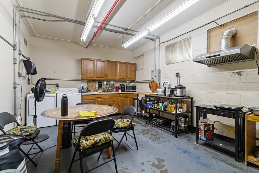 More Photos Of 2317 Washington St, Kokomo Warehouse For Sale