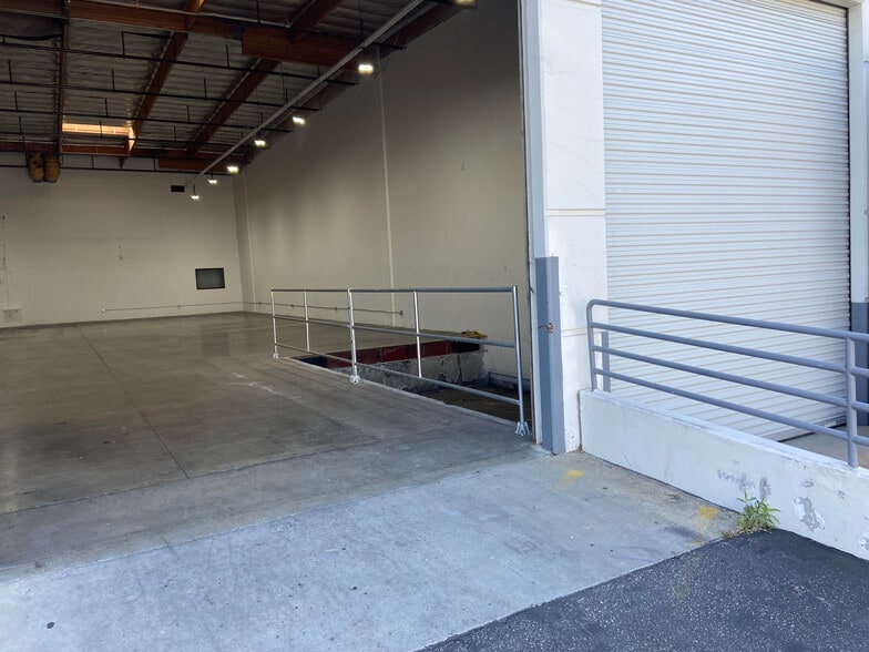 More Photos Of 12707 Rives Ave, Downey Warehouse For Lease