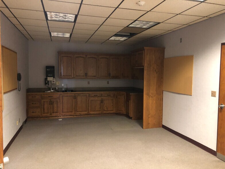 More Photos Of 21101 E State Route 78, Independence Light Distribution For Lease