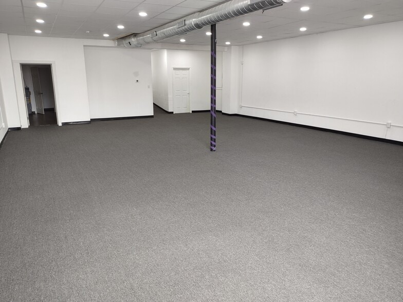 More Photos Of 607 Hilltop Rd, Orchard Beach Storefront Retail Office For Lease