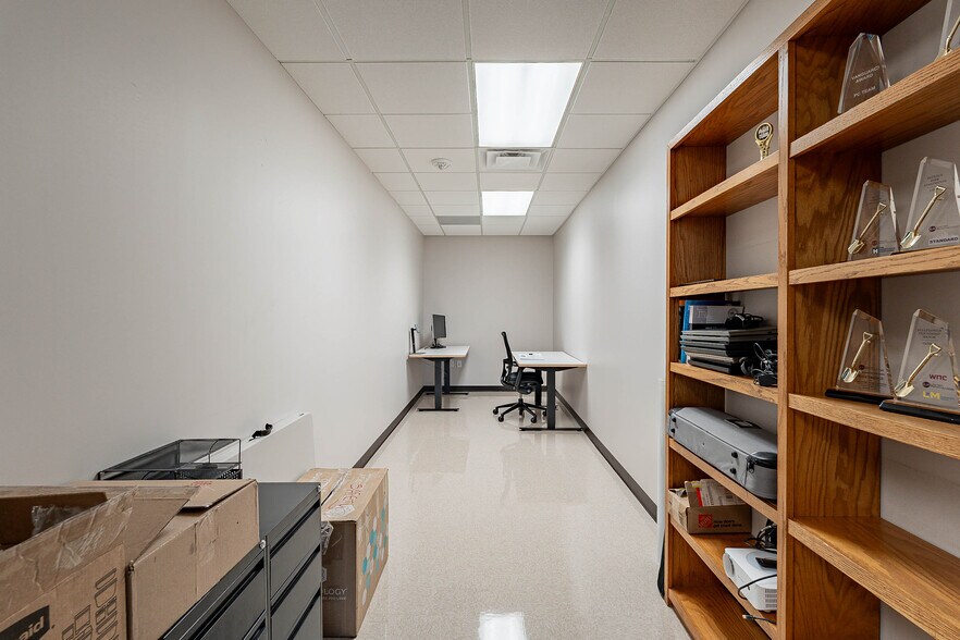 More Photos Of 7310 N 16th St, Phoenix Office For Lease