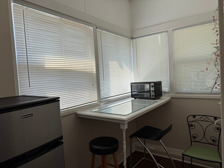 More Photos Of 401 E McLoughlin Blvd, Vancouver Office For Sale