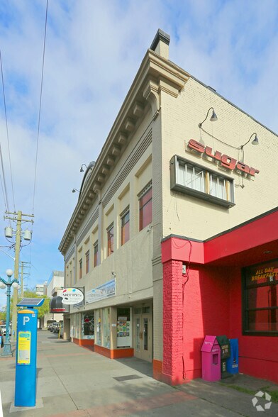 More Photos Of 860 Yates St, Victoria General Retail For Lease