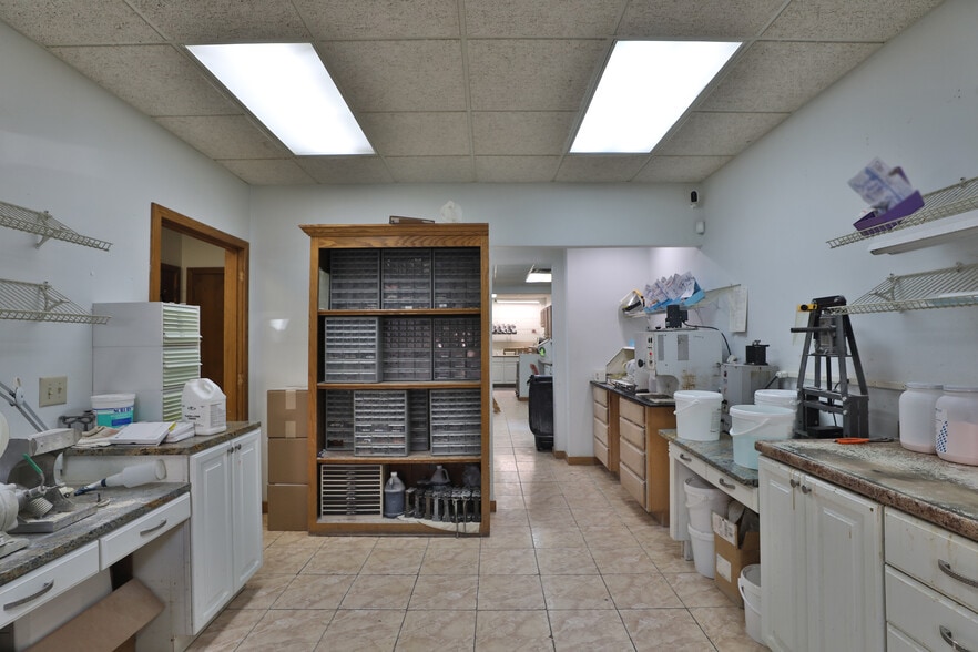 More Photos Of 2425 Deewood Dr, Columbus Medical For Sale