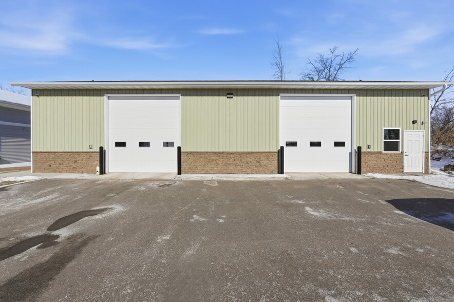 More Photos Of 6580 Lake Rd, Windsor Warehouse For Sale