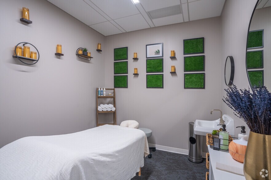 More Photos Of 1150 Sanctuary Pky, Alpharetta Unknown For Lease