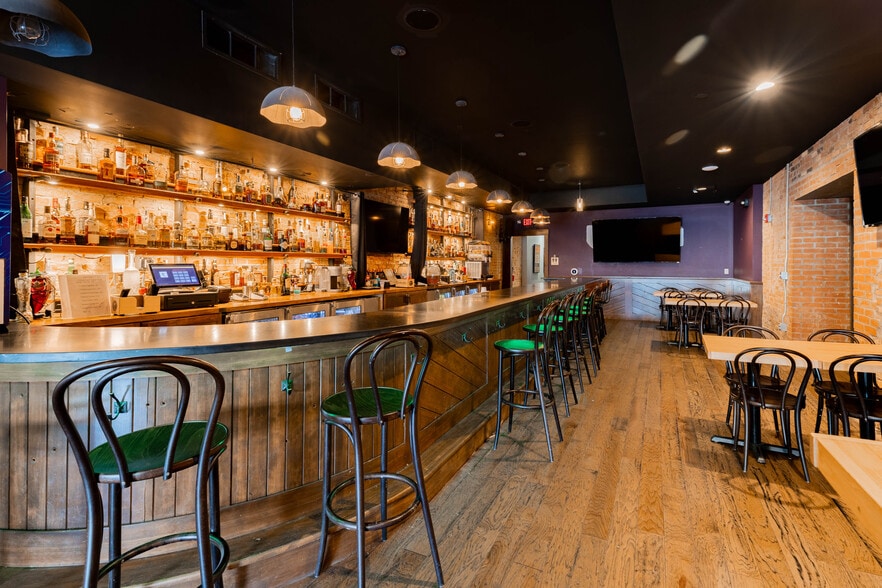 More Photos Of 12 N Saginaw St, Pontiac Storefront Retail Office For Sale