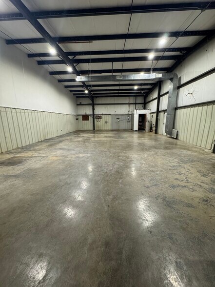 More Photos Of 2504 N Fayetteville St, Asheboro Warehouse For Lease