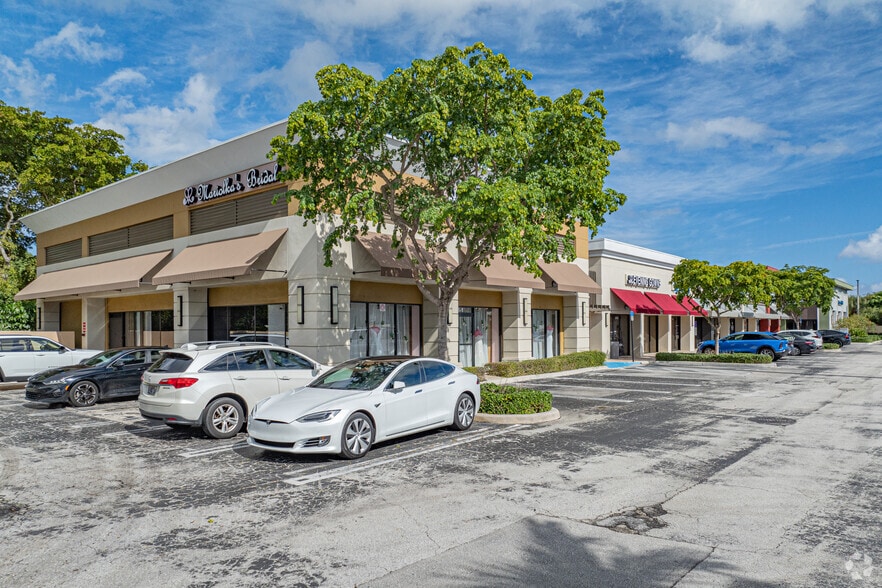 More Photos Of 1301 W Boynton Beach Blvd, Boynton Beach General Retail For Lease