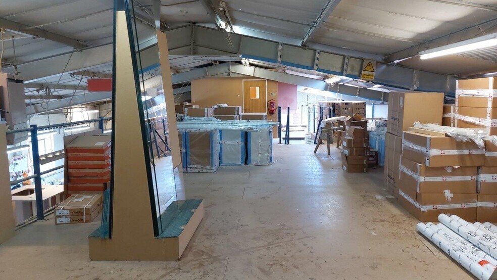 More Photos Of Robert Way, Wickford Warehouse For Lease