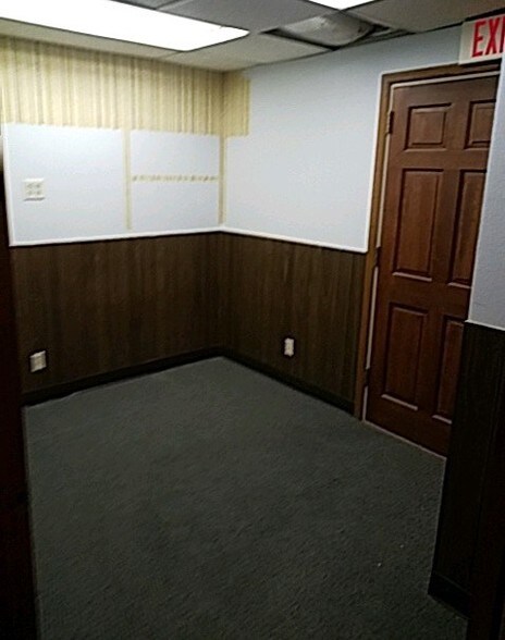 More Photos Of 4220 S 27th St, Milwaukee Medical For Lease