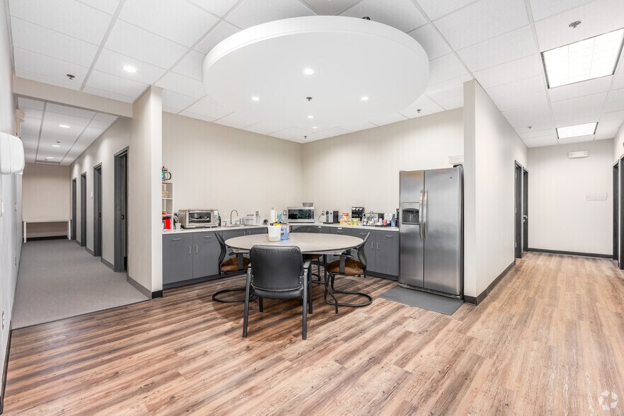 More Photos Of 7230 Lee Deforest Dr, Columbia Office For Sale