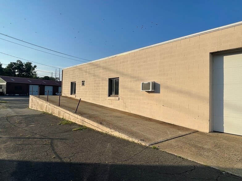More Photos Of 53 Ramah Cir S, Agawam Warehouse For Lease