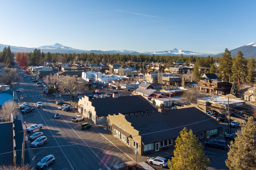 More Photos Of 382 E Hood Ave, Sisters Office For Lease