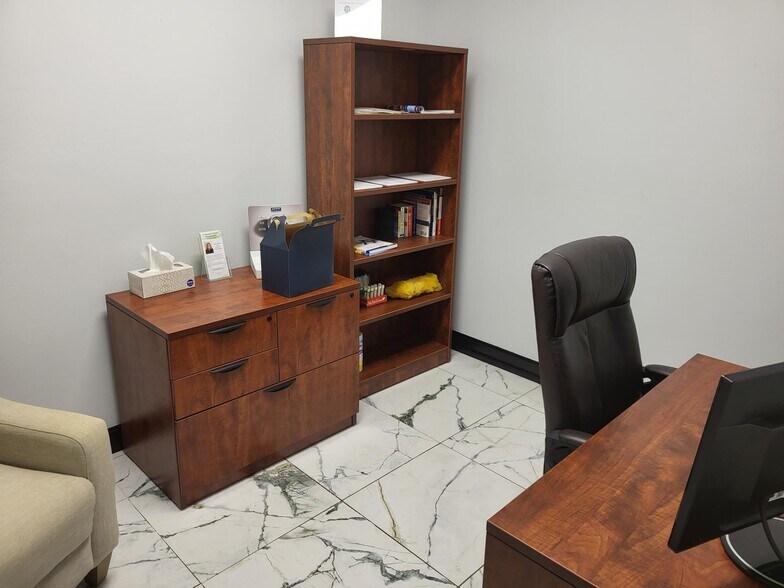 More Photos Of 1575 Pine Ridge Rd, Naples General Retail For Sale