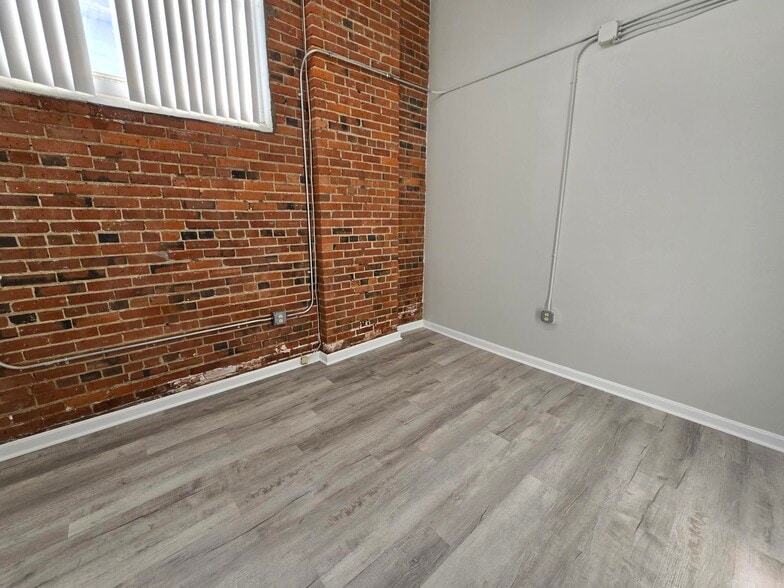More Photos Of 1667 E 40th St, Cleveland Loft Creative Space For Sale