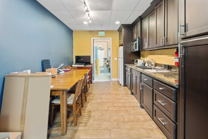More Photos Of 28534-28536 Constellation Rd, Valencia Warehouse For Sale